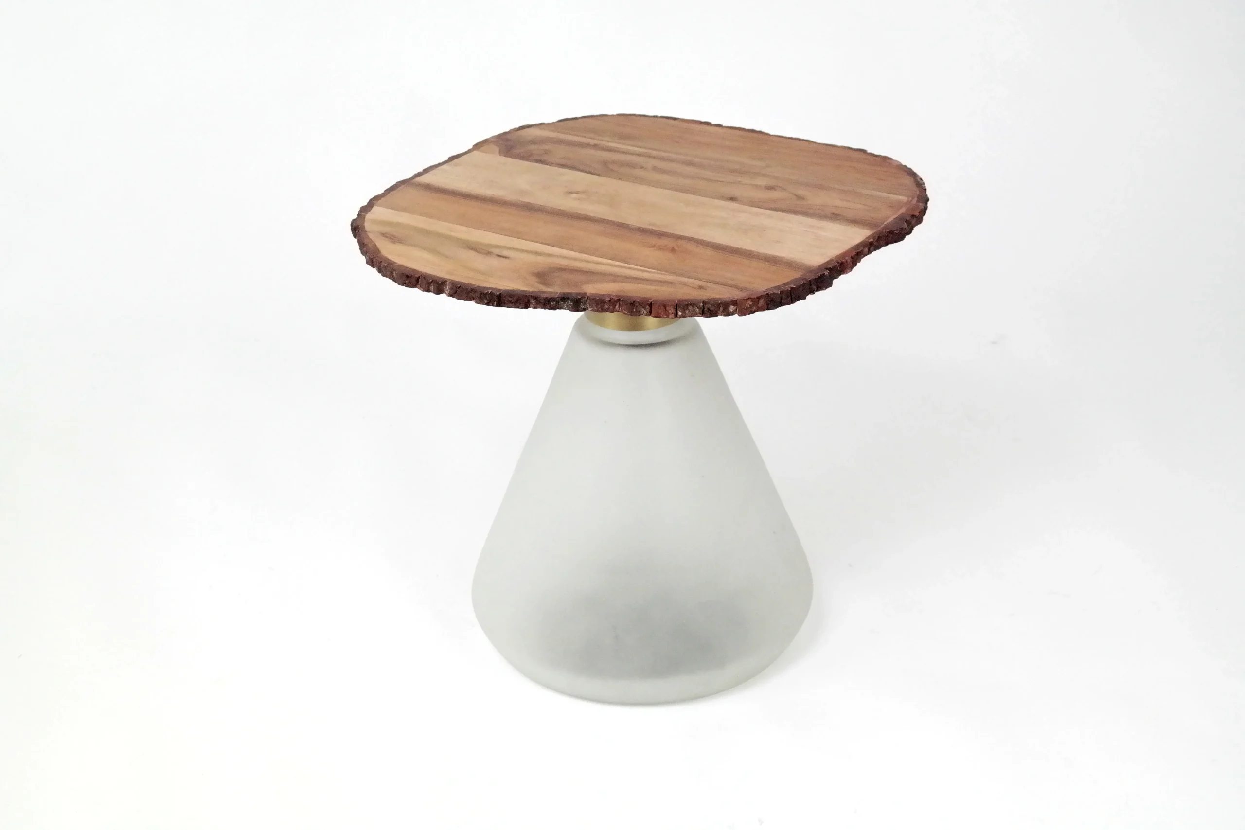 Concept Lars Beistelltisch Massivholz Akazie Milchglas