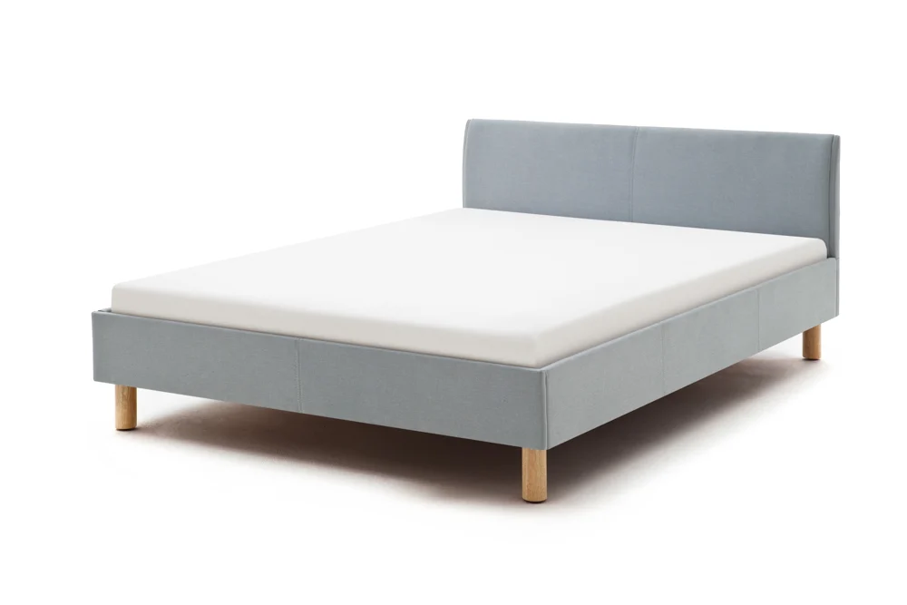 Meise Möbel Lena Polsterbett Holzfuß Eichenfarbig Kopfteil glatt - Eisblau 140x200 cm