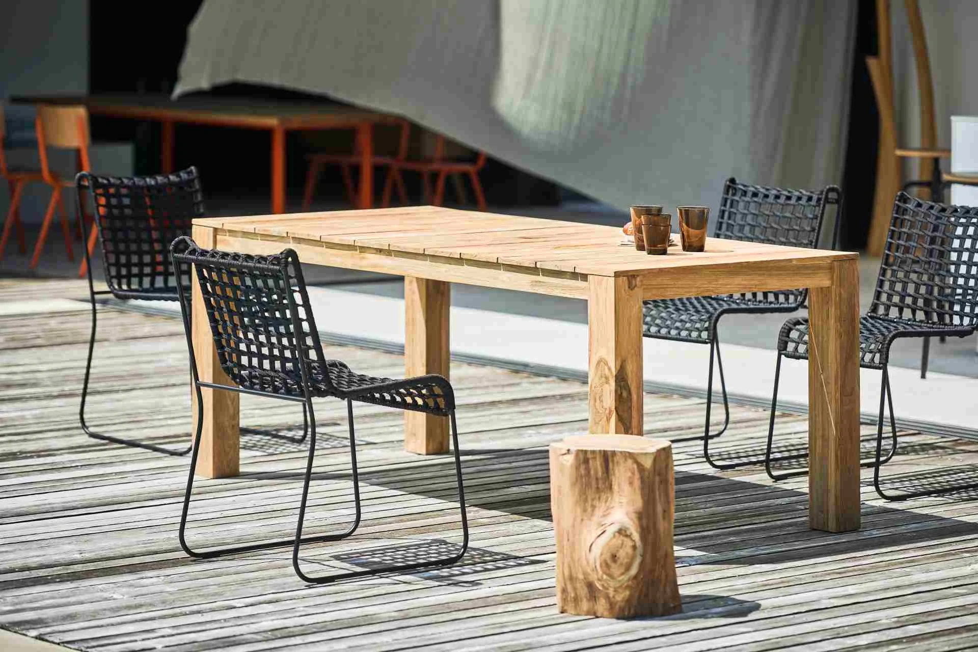 Gartenstuhl In/Out aus Metall, modernes Kufengestell, gepolstert, schwarz, robust und wetterfest - Jan Kurtz