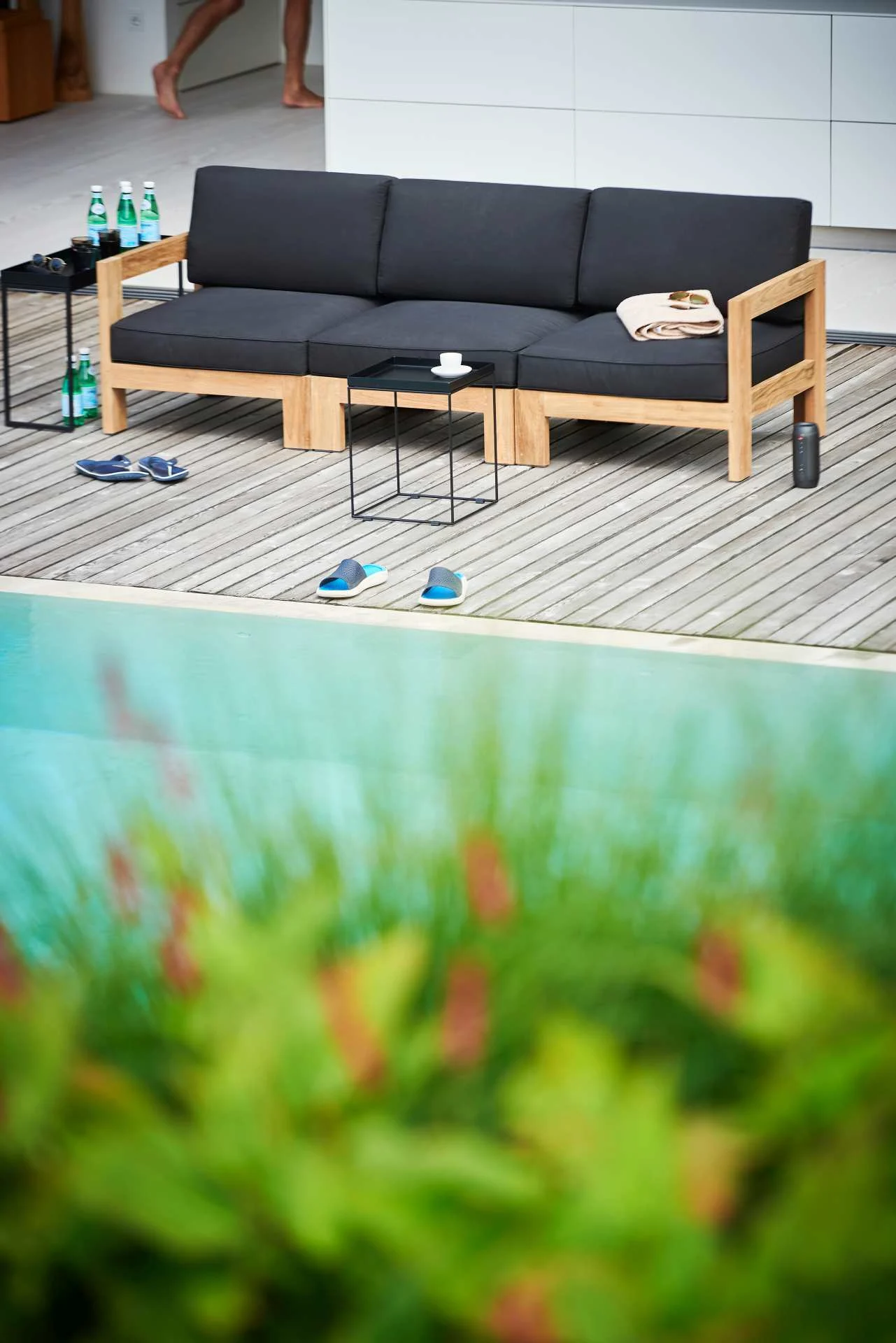Modulsofa Arki Eckelement aus recyceltem Teakholz, modern gepolstert, schwarz natur, inkl. Kissen - Jan Kurtz