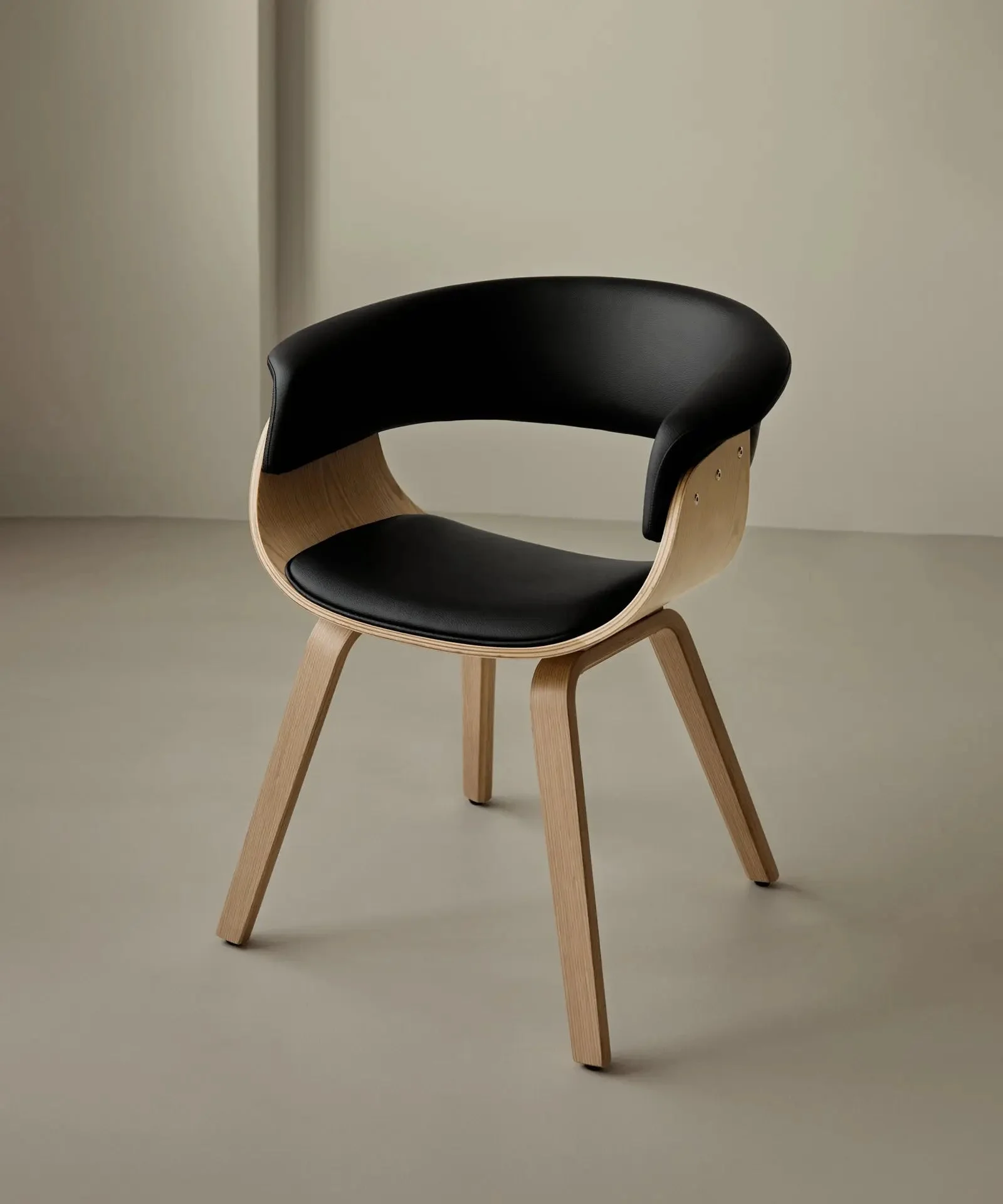 Esszimmerstuhl aus Holz und Kunstleder Beckett - Northdeco