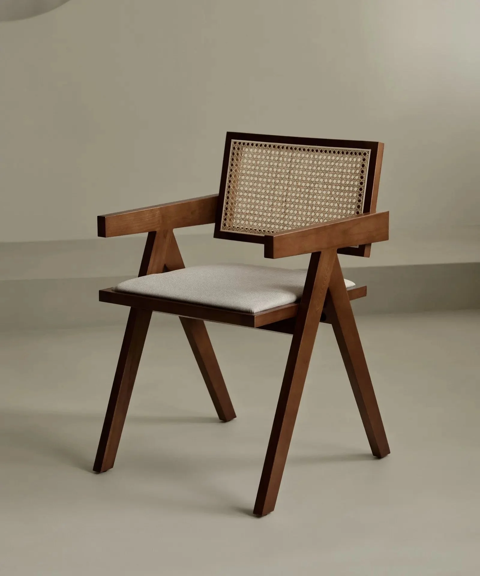 Silla de Comedor en Madera Tapizada con Reposabrazos Pauline Arms - Northdeco
