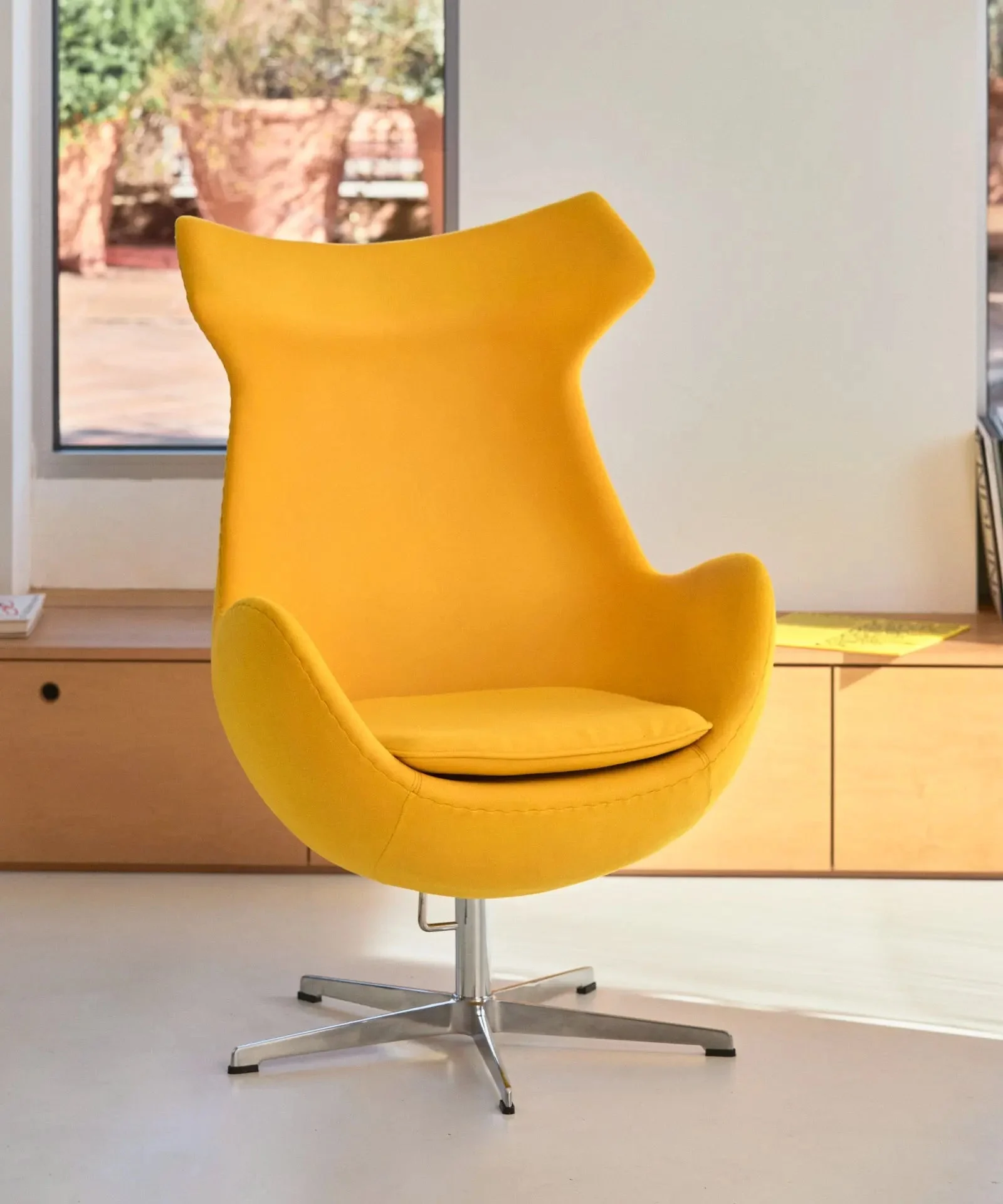 Fauteuil en tissu et acier avec accoudoirs Monet - NORTHDECO