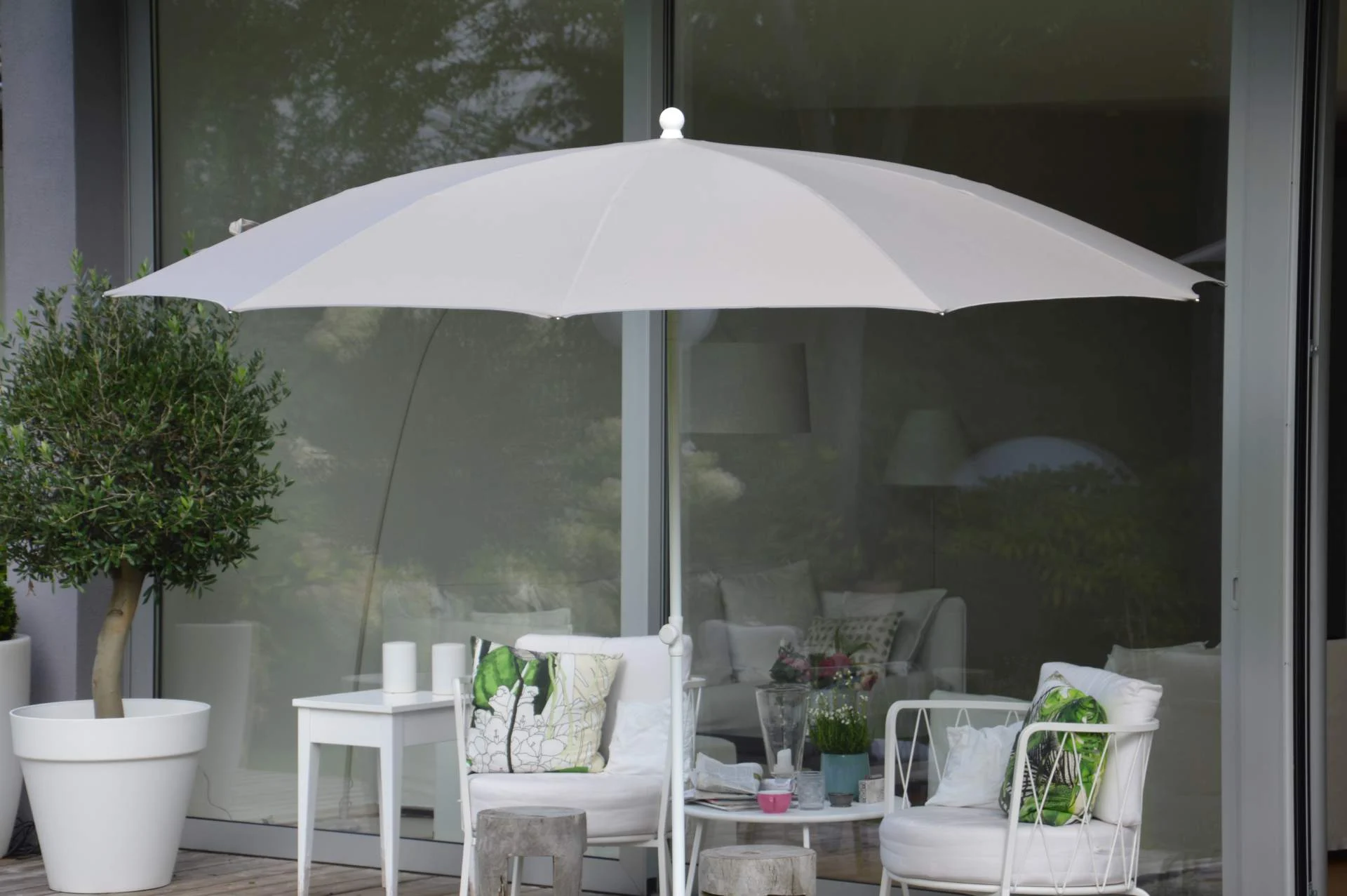 Sonnenschirm Salina, langlebiger Polyacryl-Bezug, modern, weiß, schräg stellbar, für Outdoor