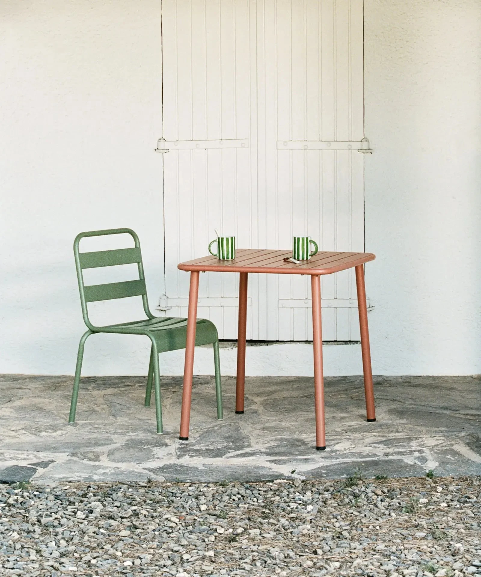 Table d'extérieur carrée en métal Brisa (70x70 cm) - Northdeco