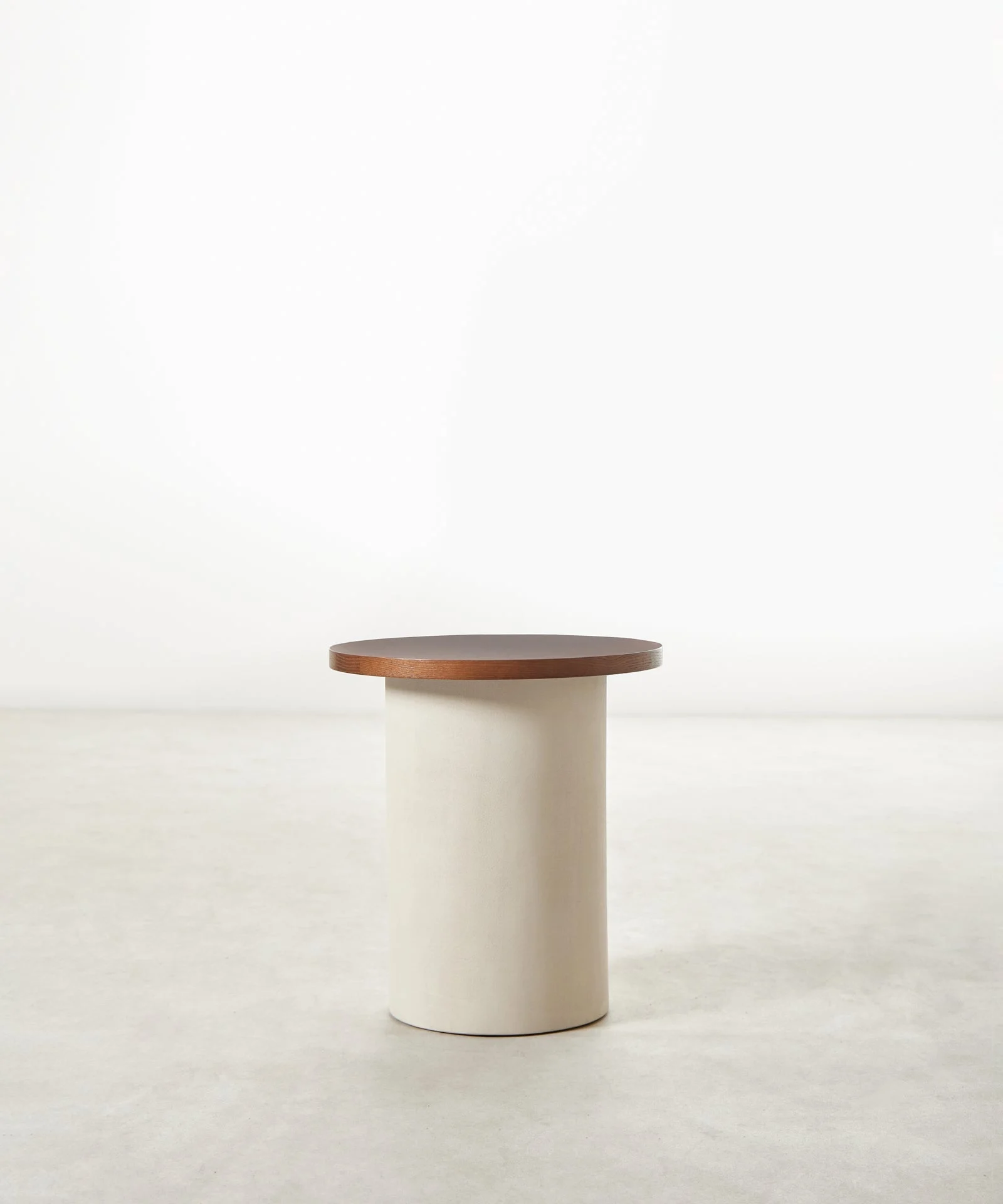 Runder Beistelltisch aus Sansa-Mikrozement (45 cm)