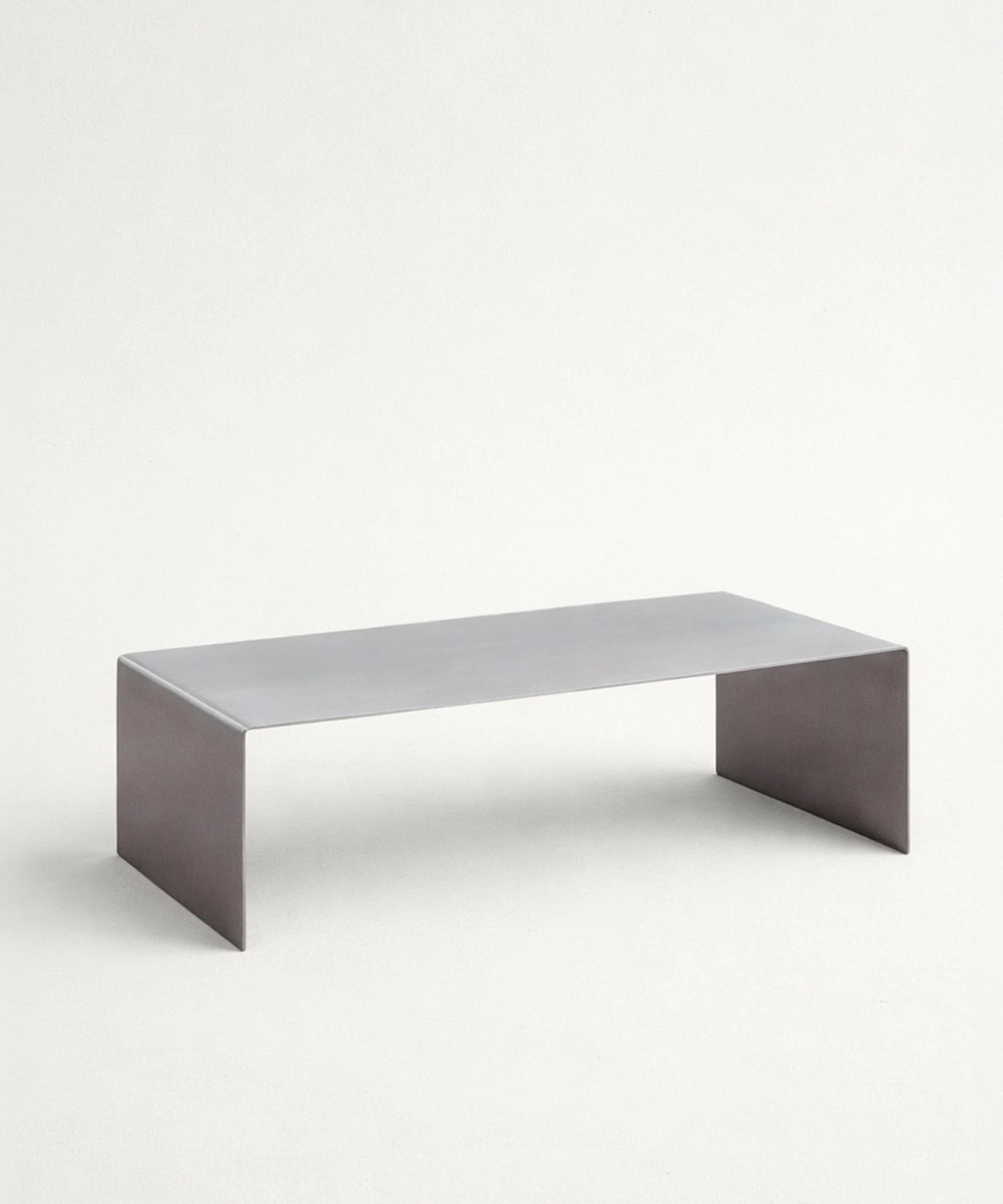Couchtisch aus gehärtetem Metall Claire (100x37 cm) - Northdeco