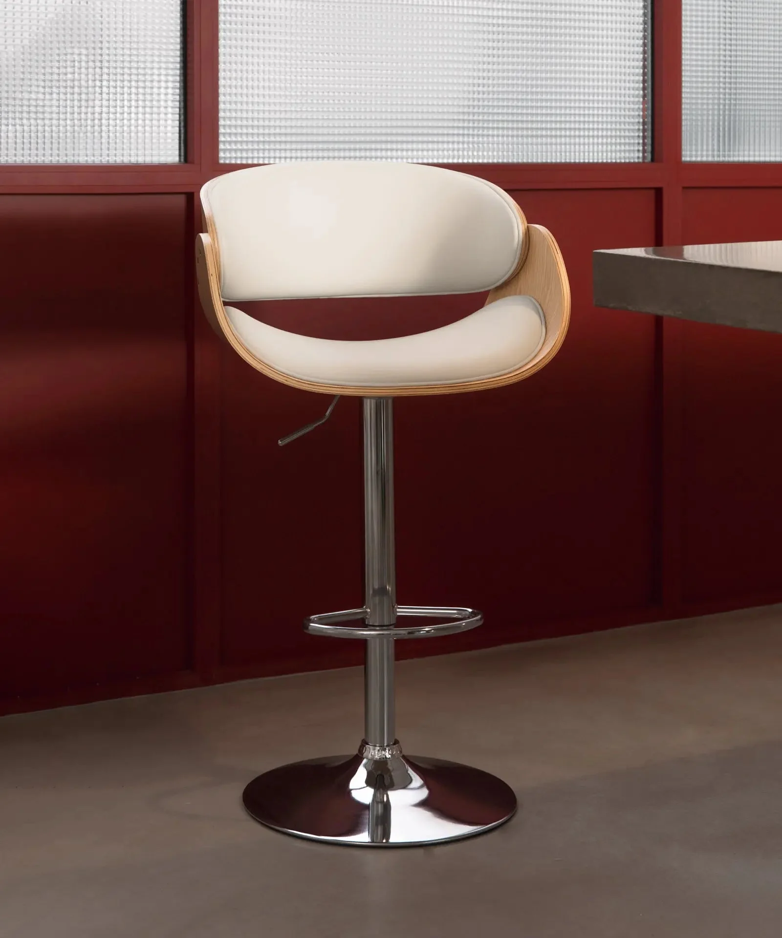 Verstellbarer Hocker aus Holz und Kunstleder Debbie - Northdeco