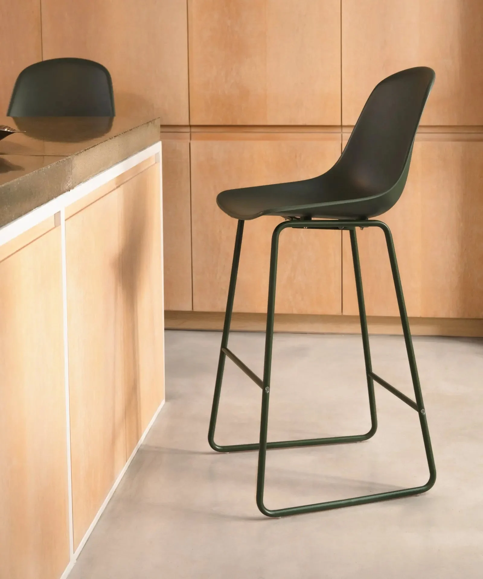 Hocker aus Polypropylen und Metall Veko - Northdeco