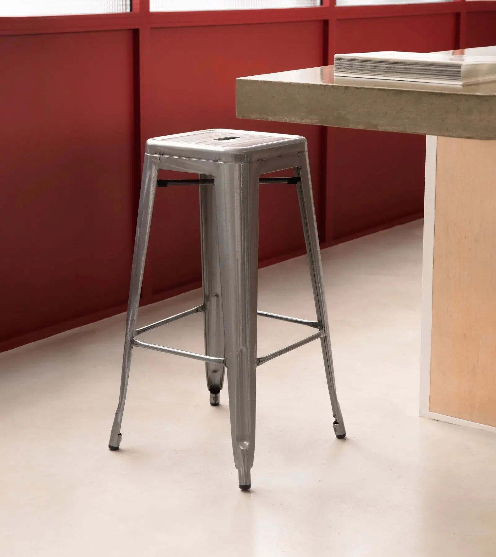 Tolik Hoher Metallhocker - Polished Edition