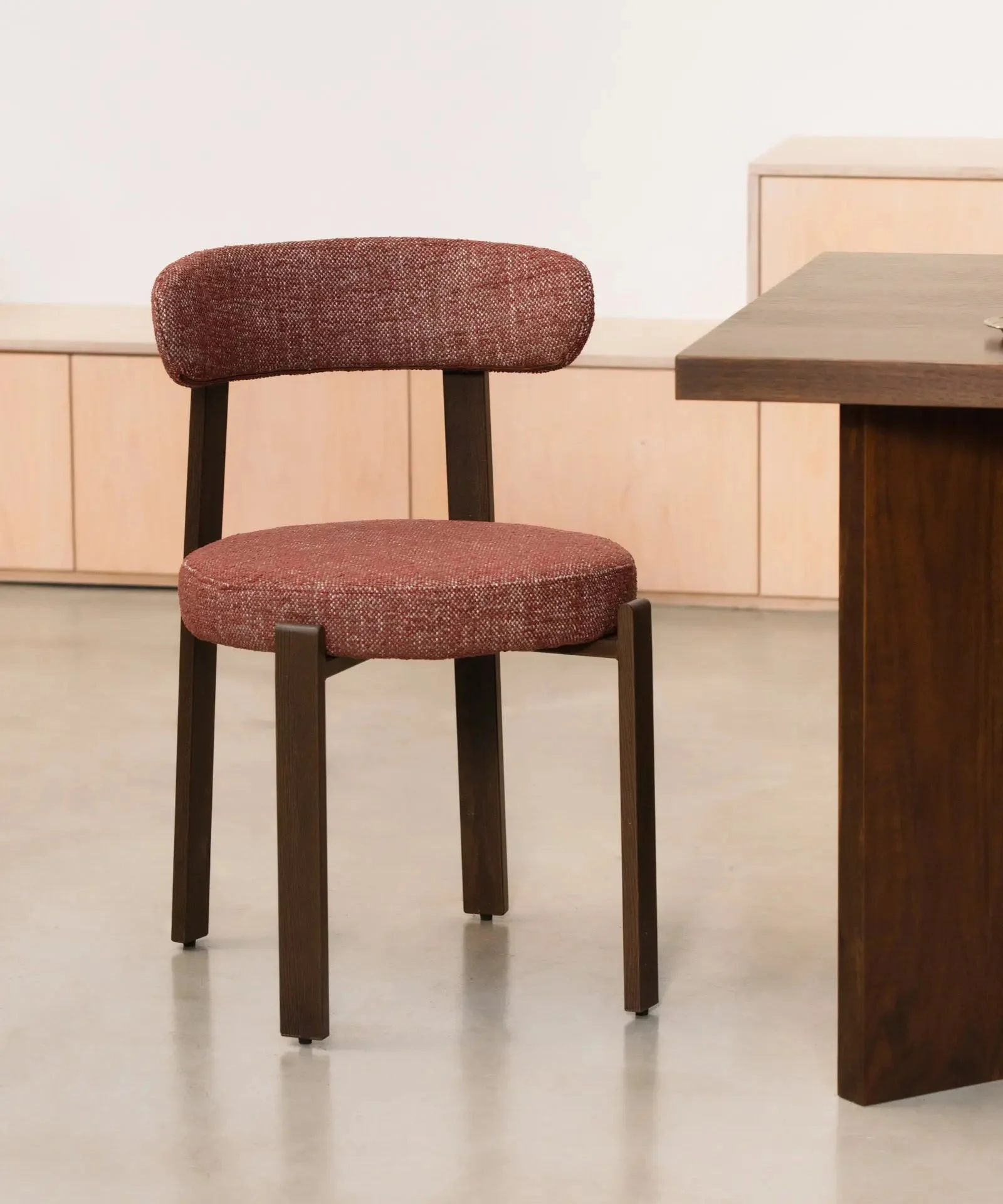 Chaise de Salle à Manger Rembourrée en Métal Effet Bois Aura - Northdeco