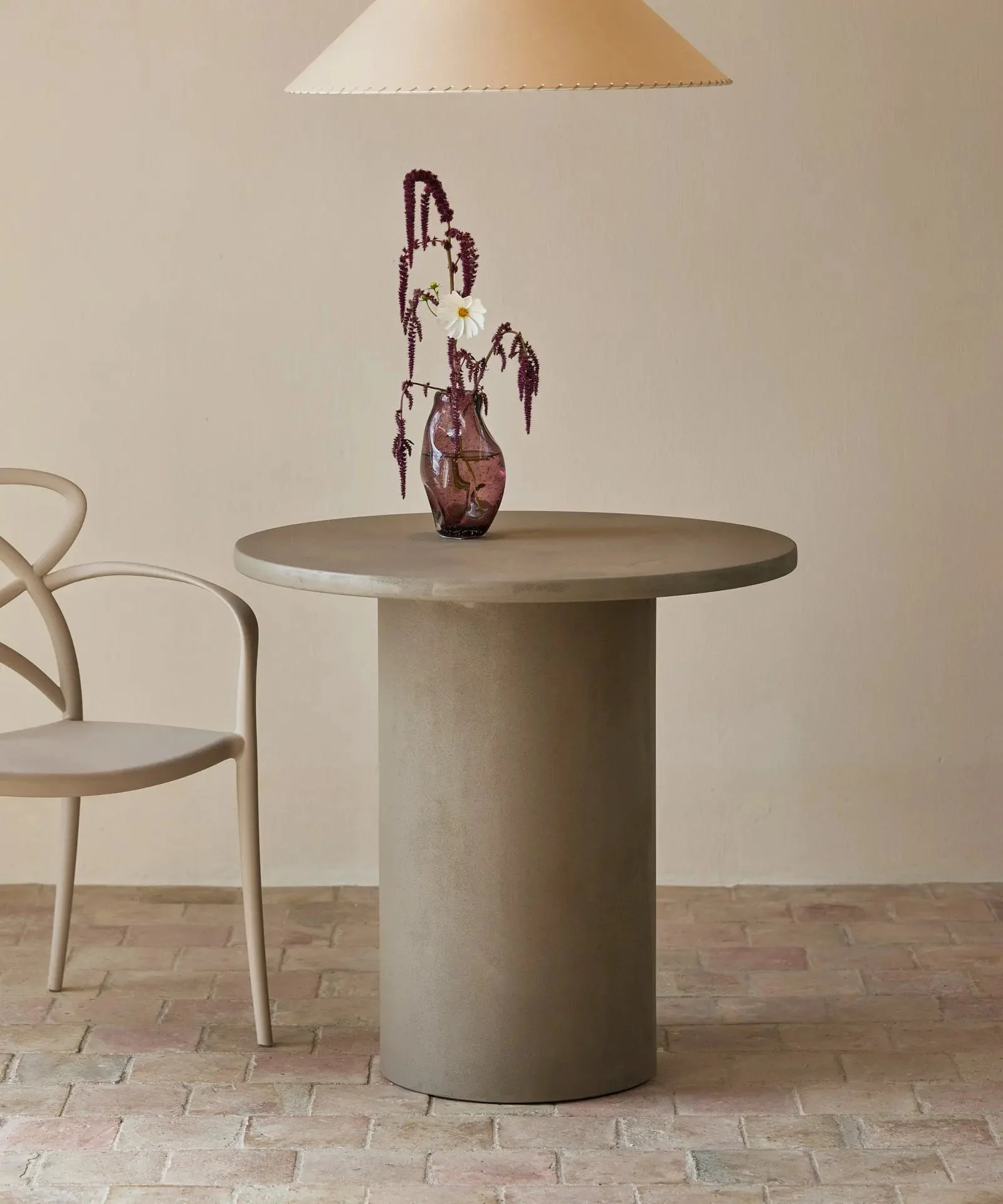 Mesa de Comedor Redonda en Microcemento Argo (80 cm) - Northdeco