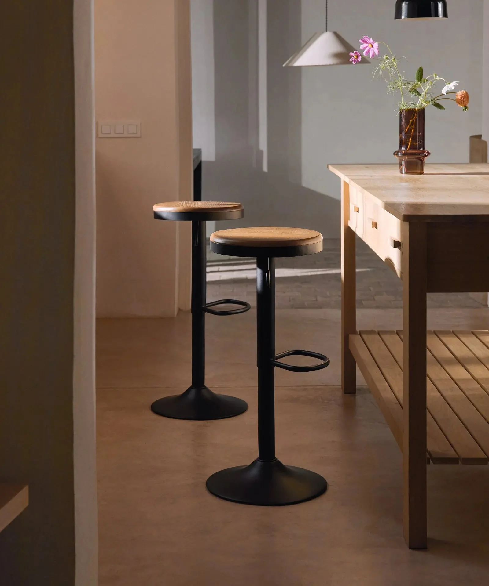 Verstellbarer Barhocker aus Stahl und Holz Oslo - Northdeco