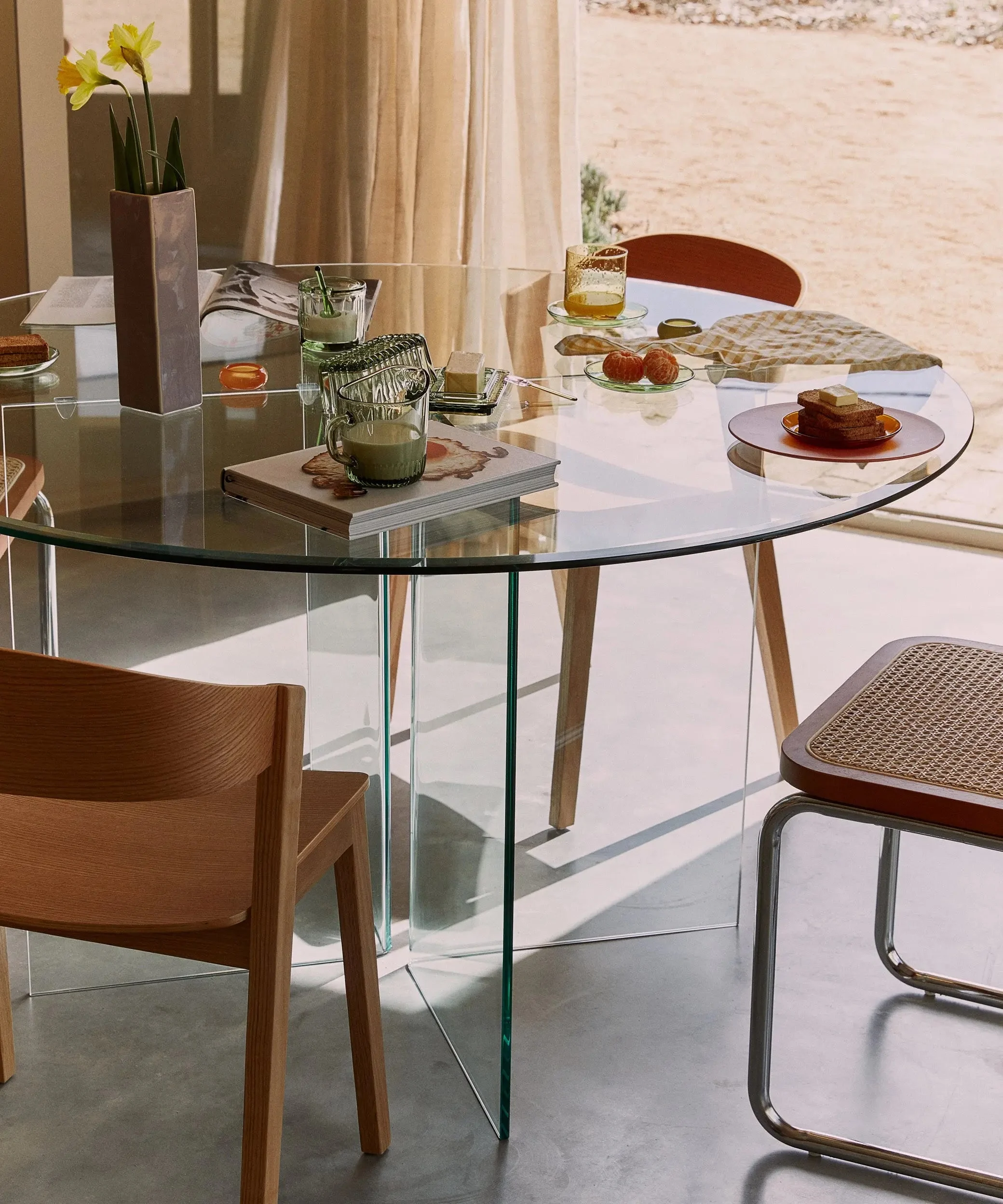 Runder Esstisch aus gehärtetem Glas Ona (137 cm) - Northdeco