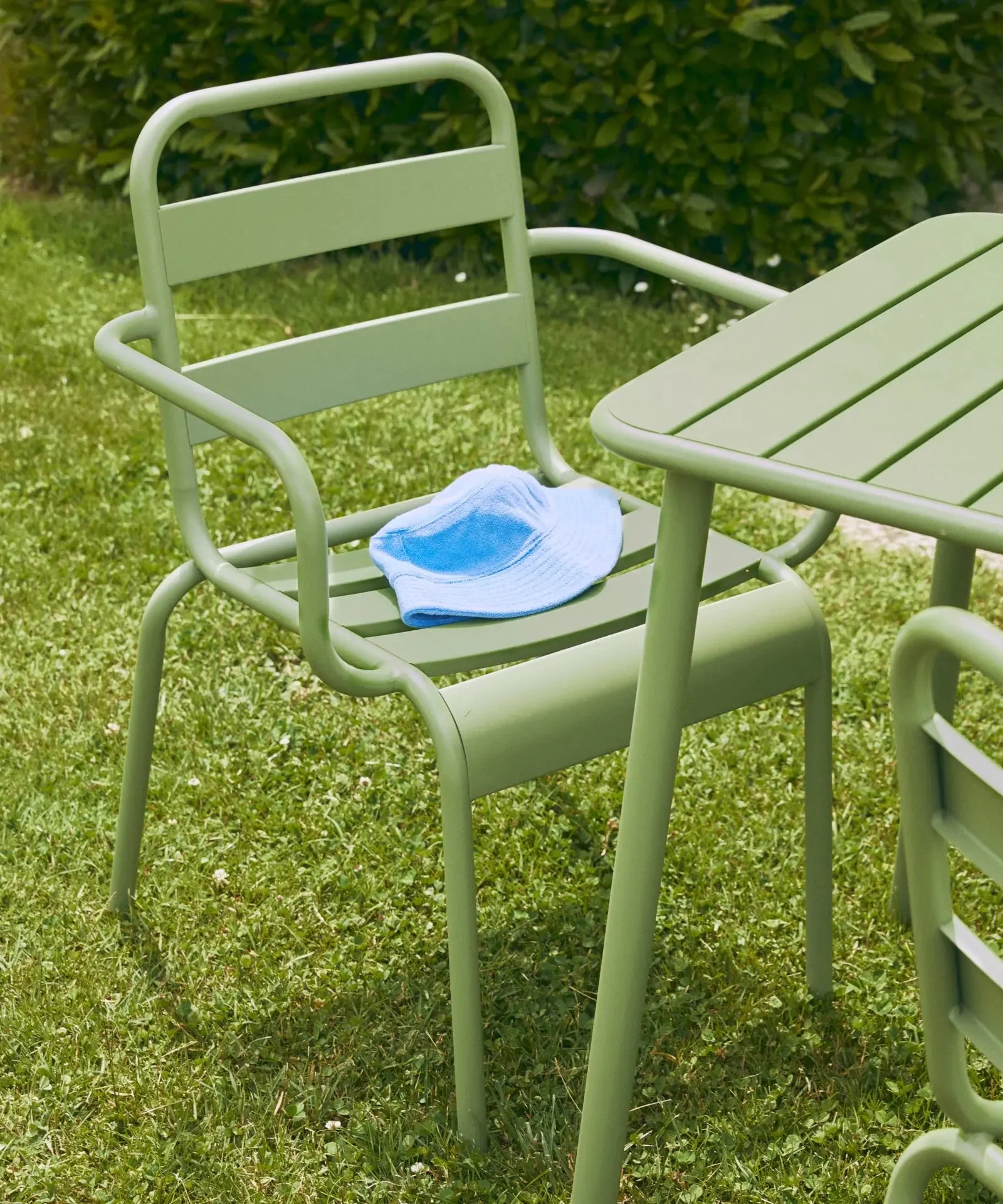 Chaise en métal d’extérieur avec accoudoirs Bora - Northdeco