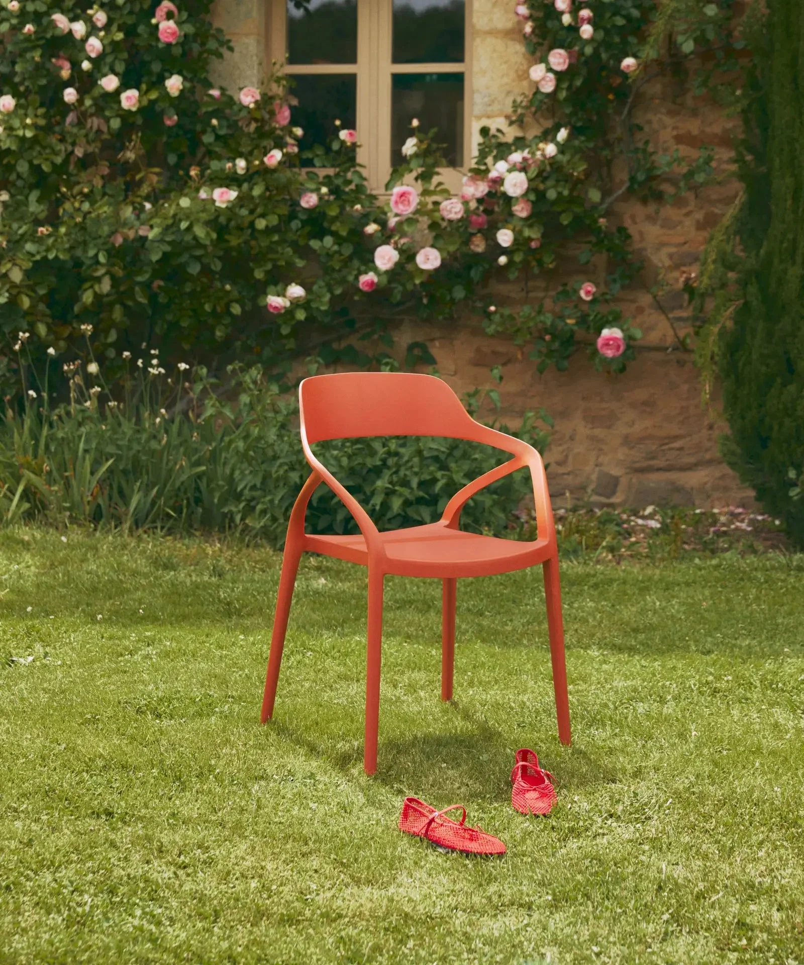 Silla de Polipropileno con Reposabrazos Grace - NORTHDECO