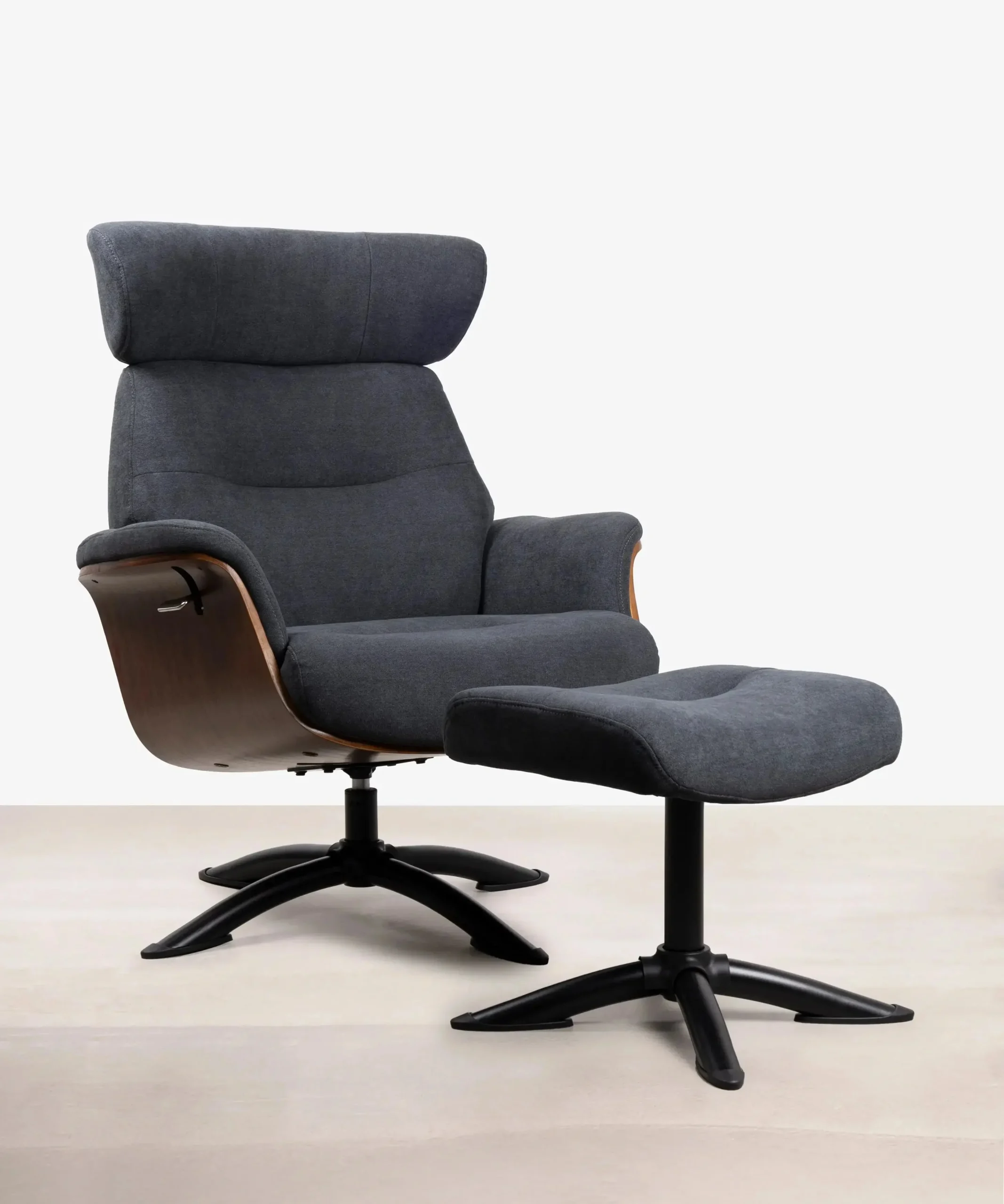 Relaxsessel aus Holz, gepolstert und mit Hocker Osaka - Northdeco