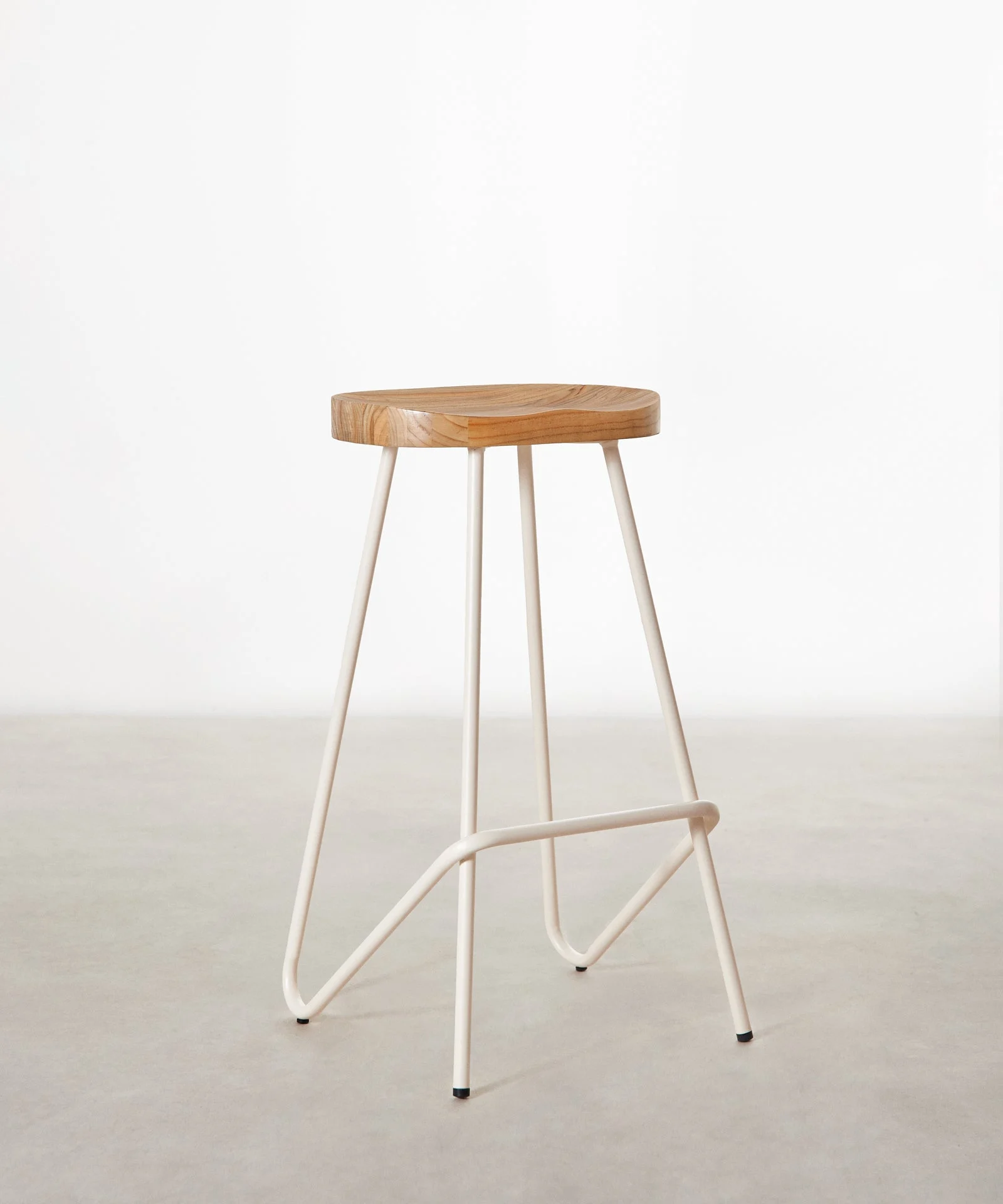 Hoher Hocker aus Stahl und Holz Kai - Northdeco