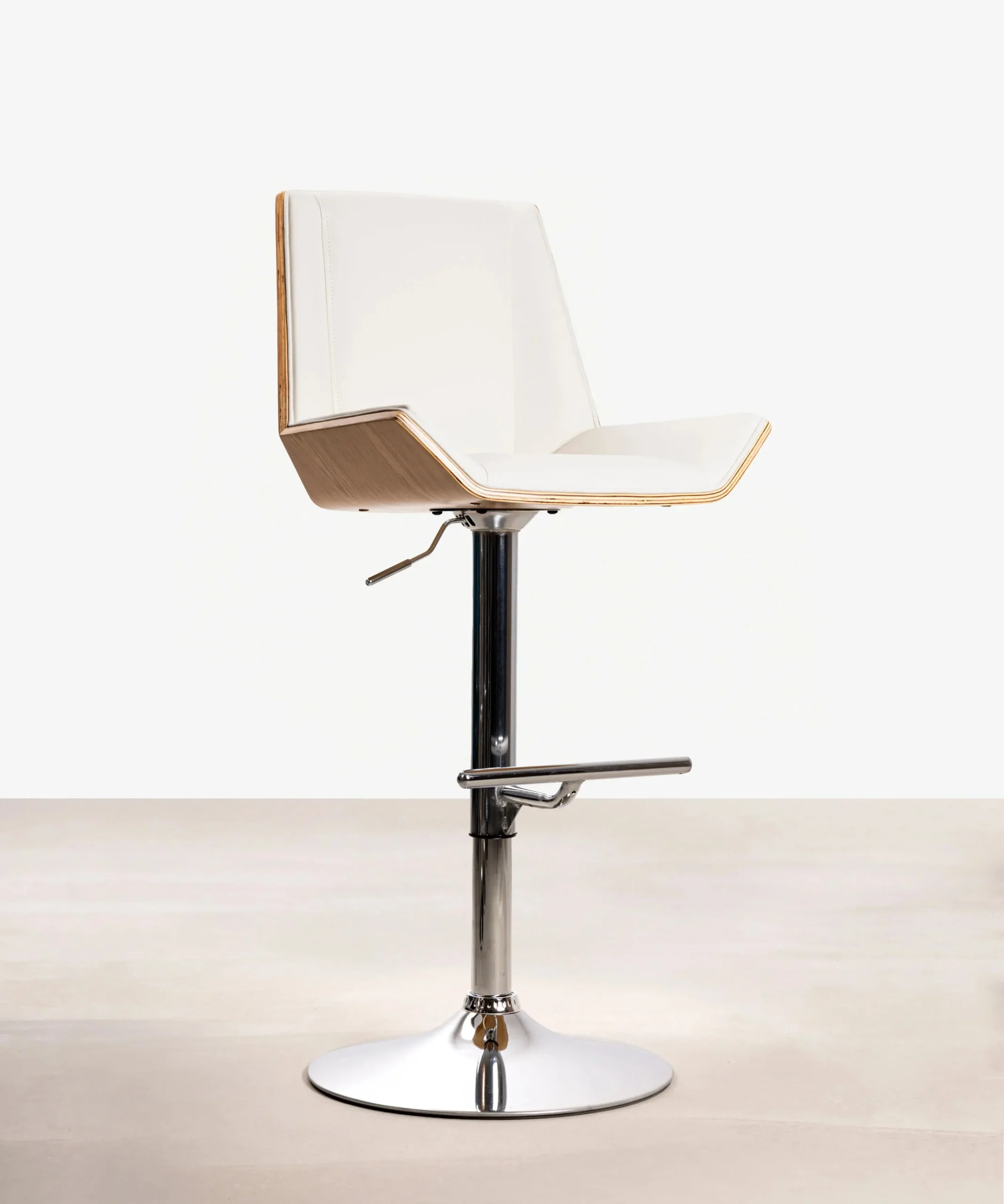 Verstellbarer Hocker aus Holz und Kunstleder Lyssa - Northdeco