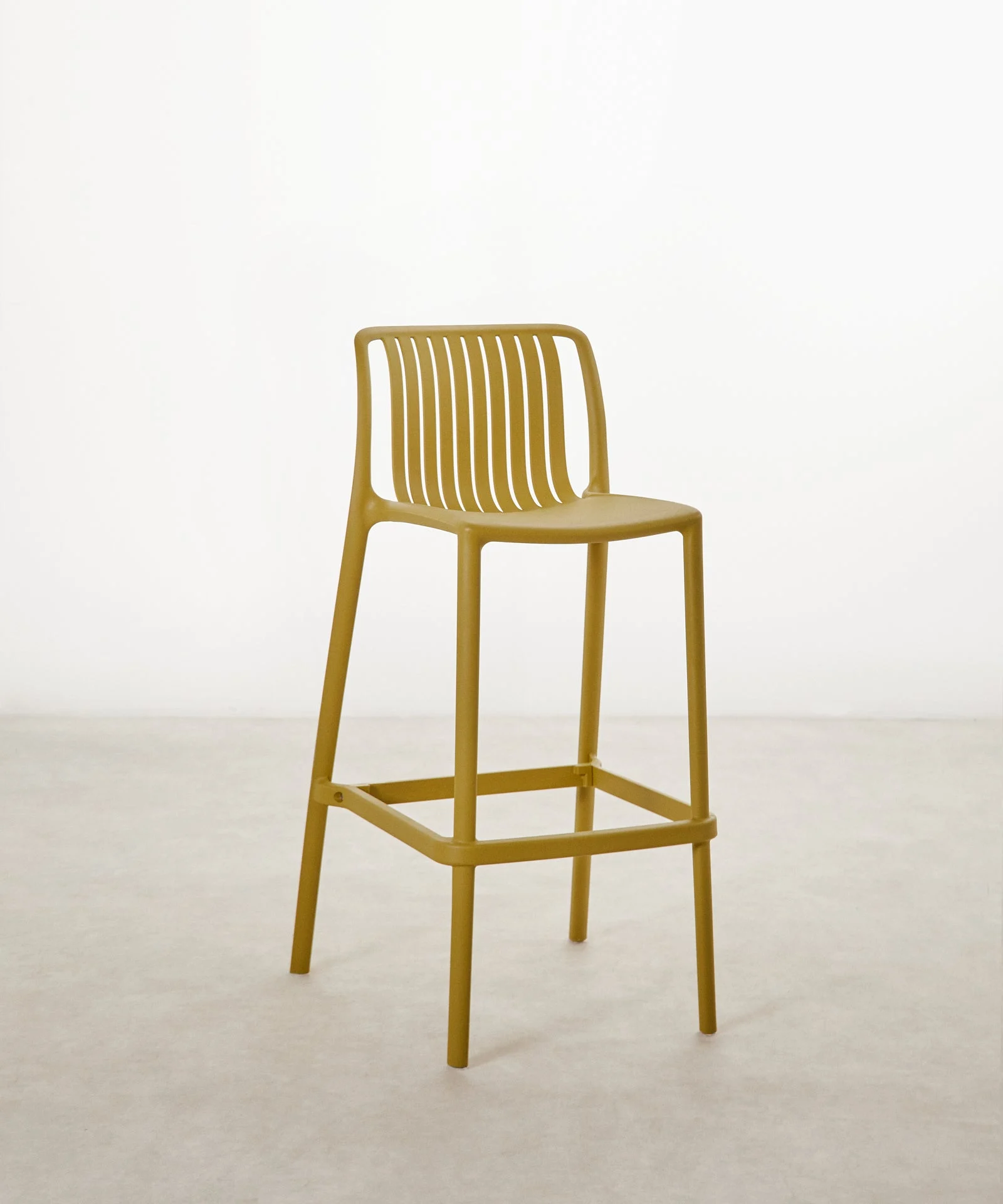 Hoher Hocker aus Polypropylen Kora - Northdeco